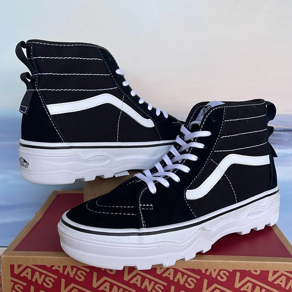 Vans Men’s Sentry Sk8-Hi
Black/White
VN0A5KY5BA2
Sneakers